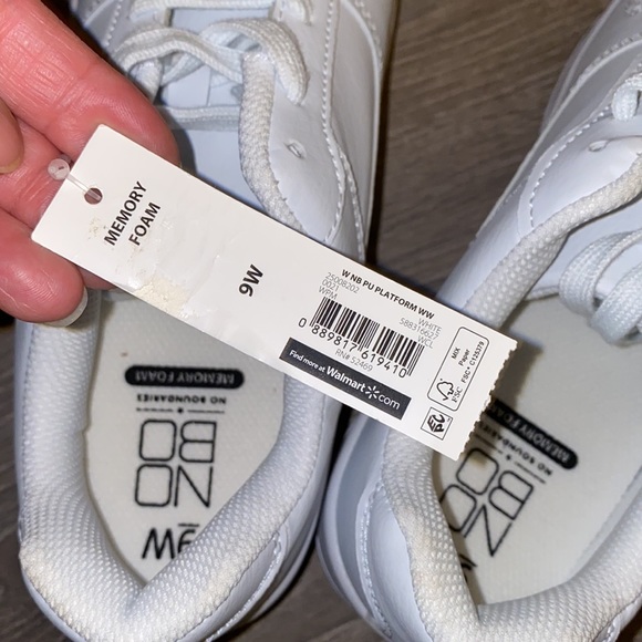 NWT MENS white shoes - Picture 4 of 4